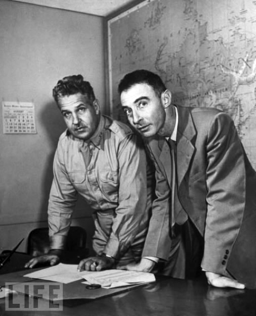Groves et Oppenheimer, 1° août 1945 ©Life