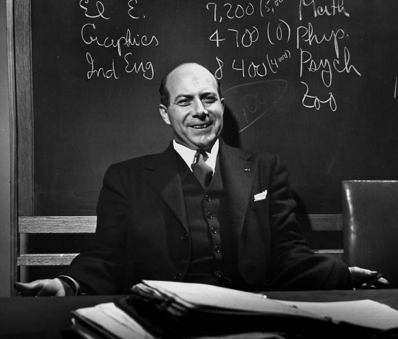 John R. Dunning à Columbia en 1952 ©Life